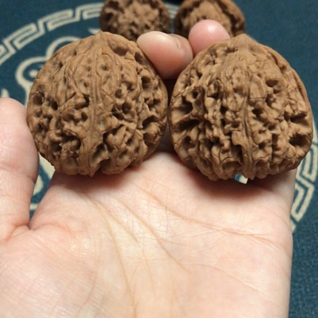 【闪购商品】把件文玩核桃一代村将