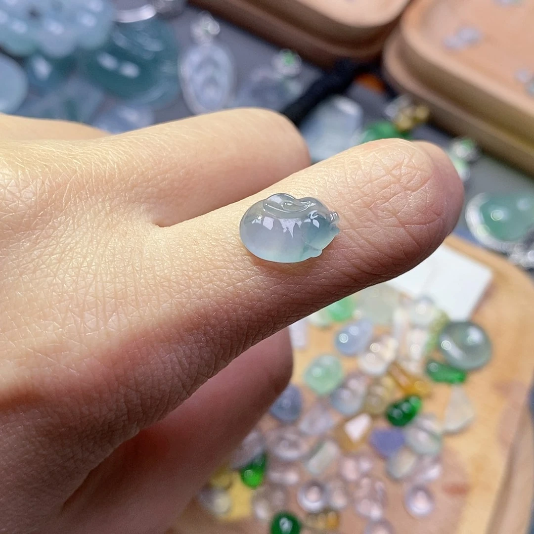 翡翠颈饰未镶嵌翡翠