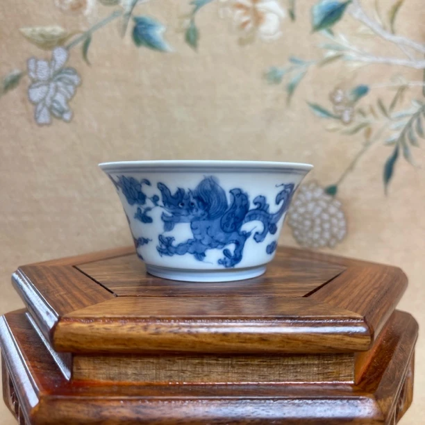 青花龙纹马蹄杯  一对