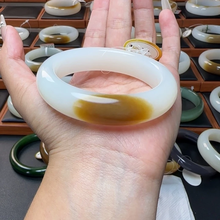 未镶嵌手镯和田玉一口糖55