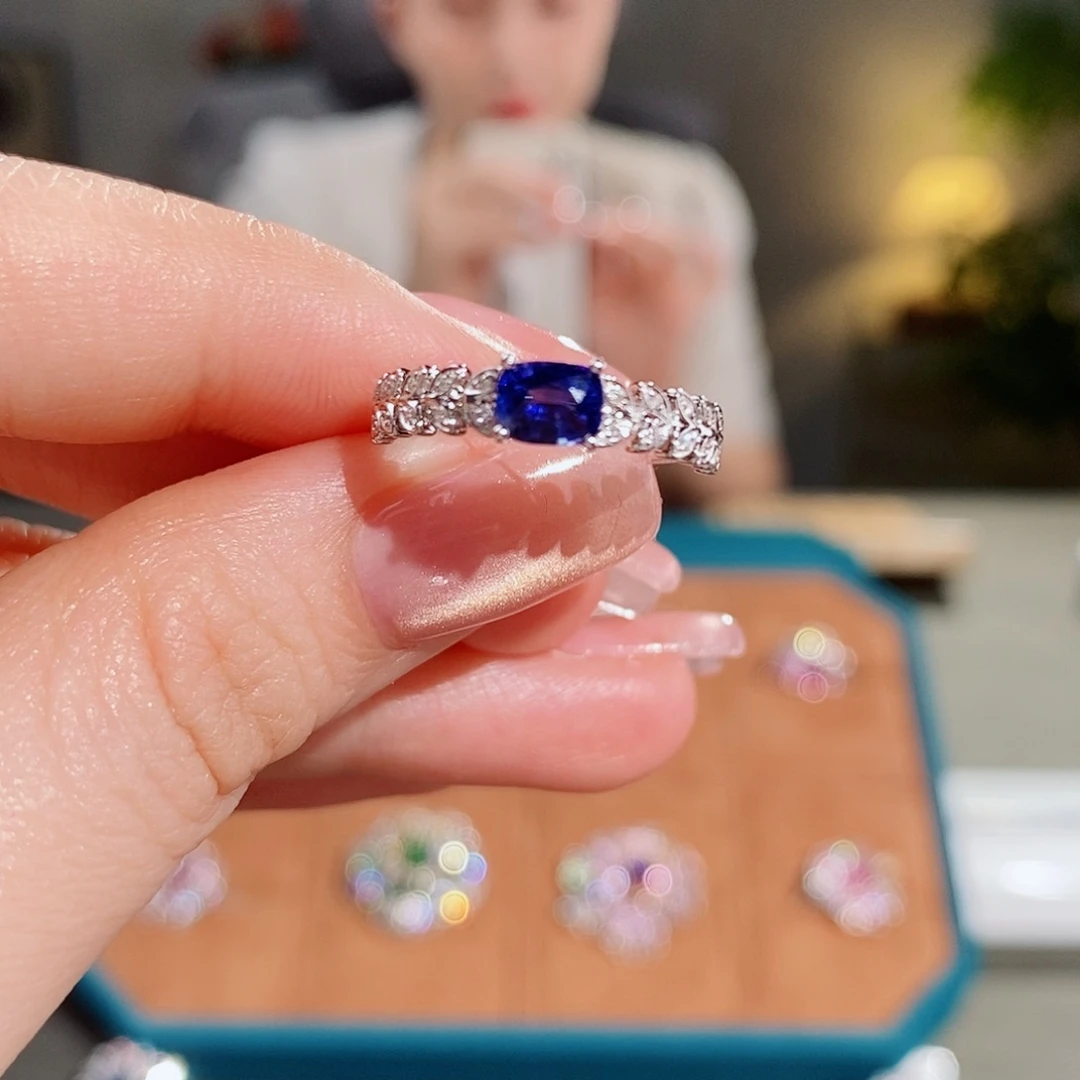 戒指蓝宝石18K金镶嵌0.58ct