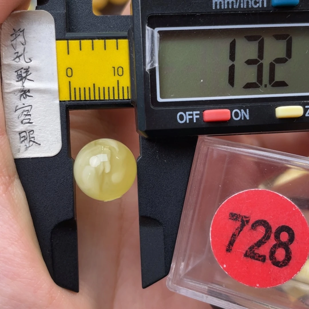酷***乐蜜蜡未镶嵌珠宝奇石