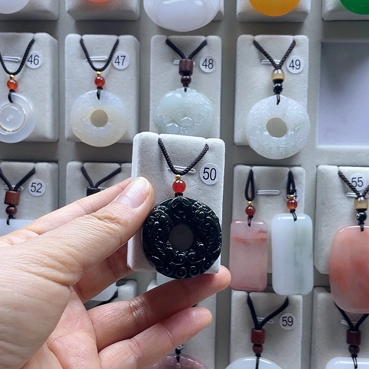 玛瑙/玉髓颈饰未镶嵌