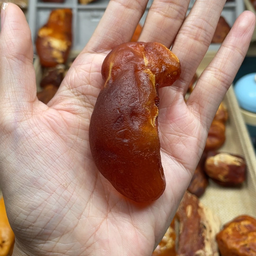未镶嵌琥珀珠宝奇石