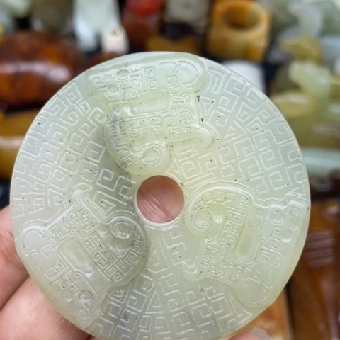 未镶嵌蛇纹石玉颈饰92