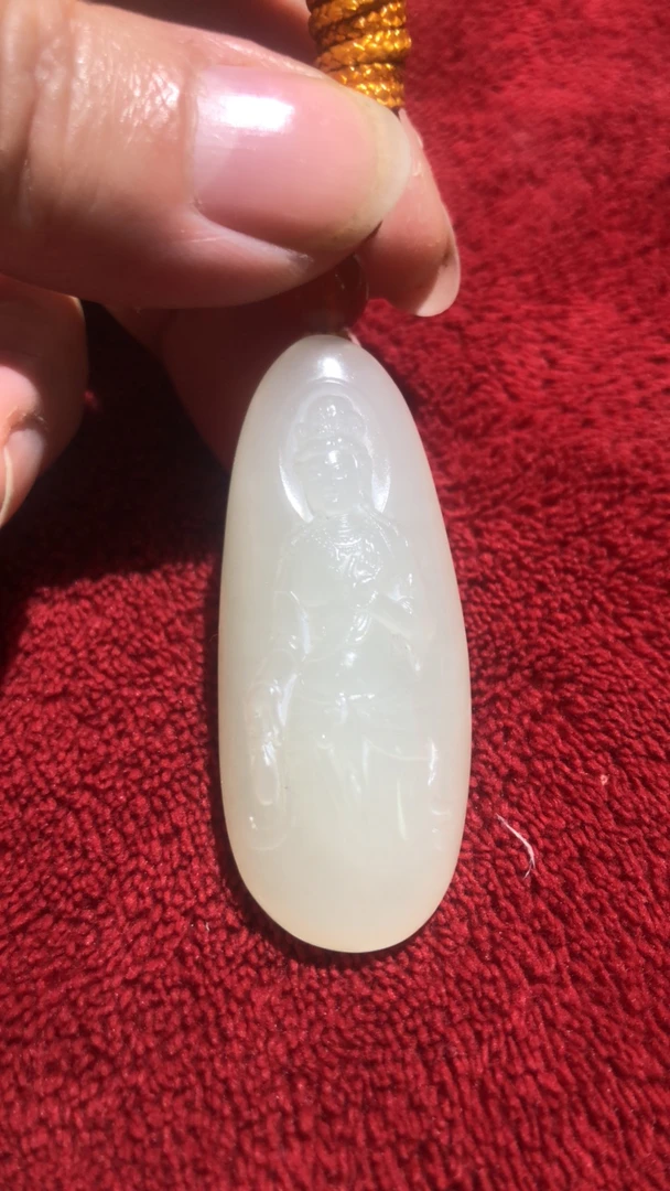 新疆和田玉观音吊坠女款白色精雕气质女士