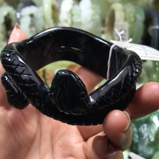 未镶嵌岫玉手镯内侧雕刻62