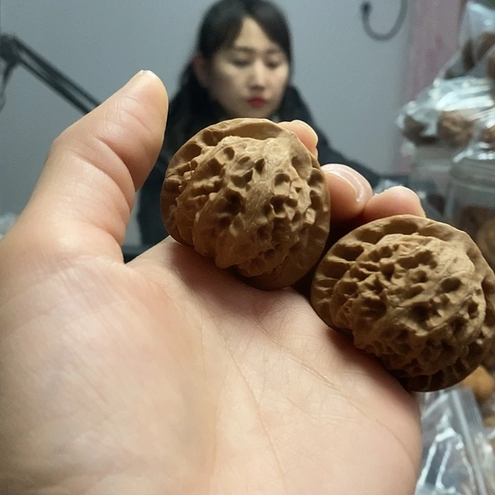 把件文玩核桃43.5红皮宫灯水尖黄