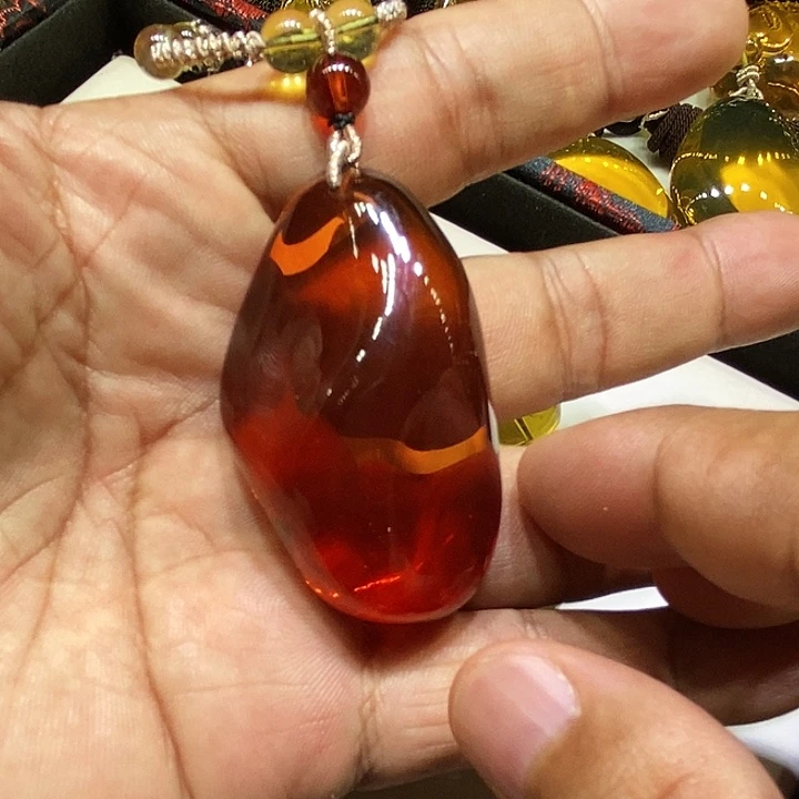 未镶嵌颈饰琥珀一
