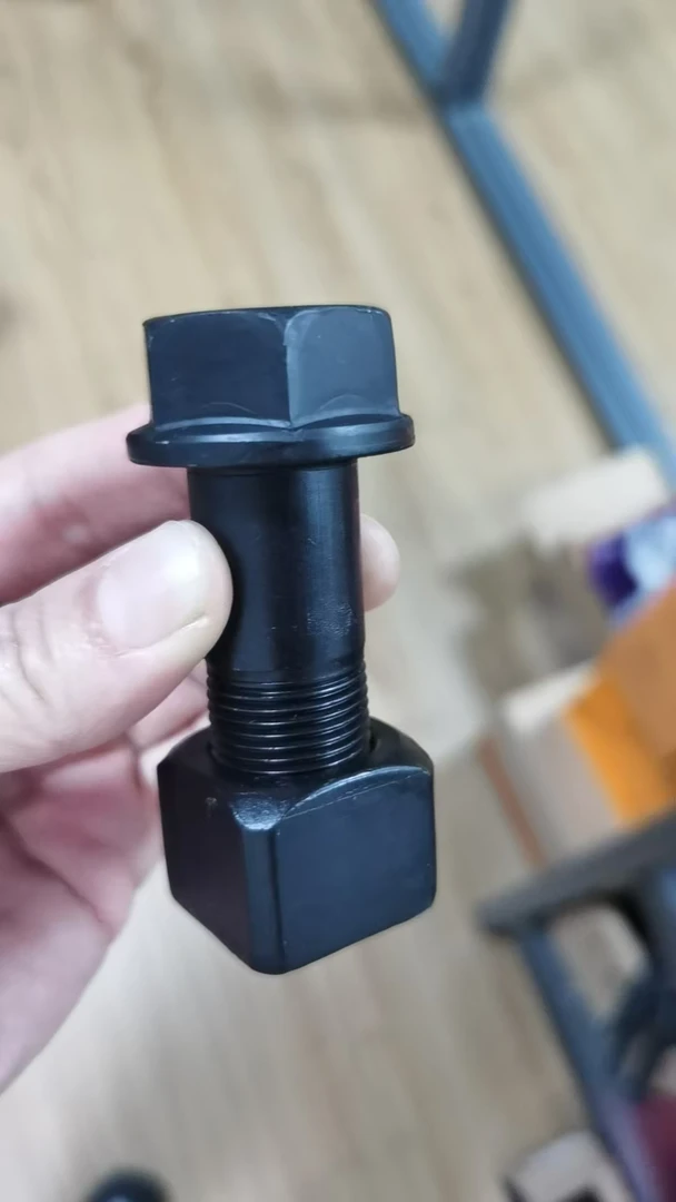 挖掘机行走链轨螺丝高强度高品质