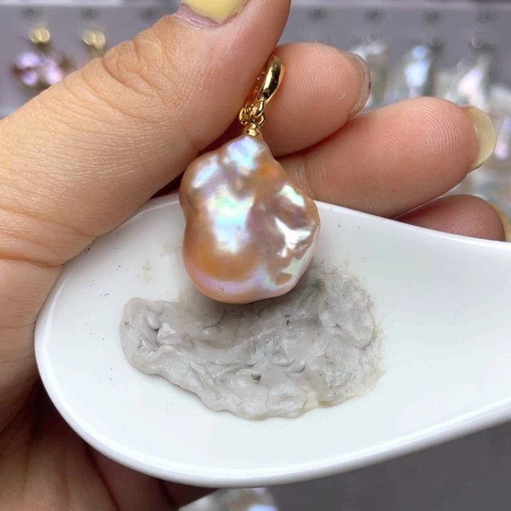 淡水珍珠合金颈饰