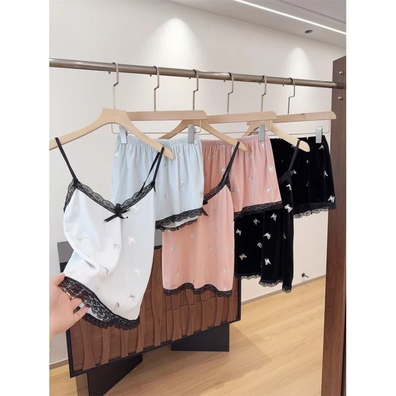 超美的蕾丝拼接天鹅绒吊带睡衣套装