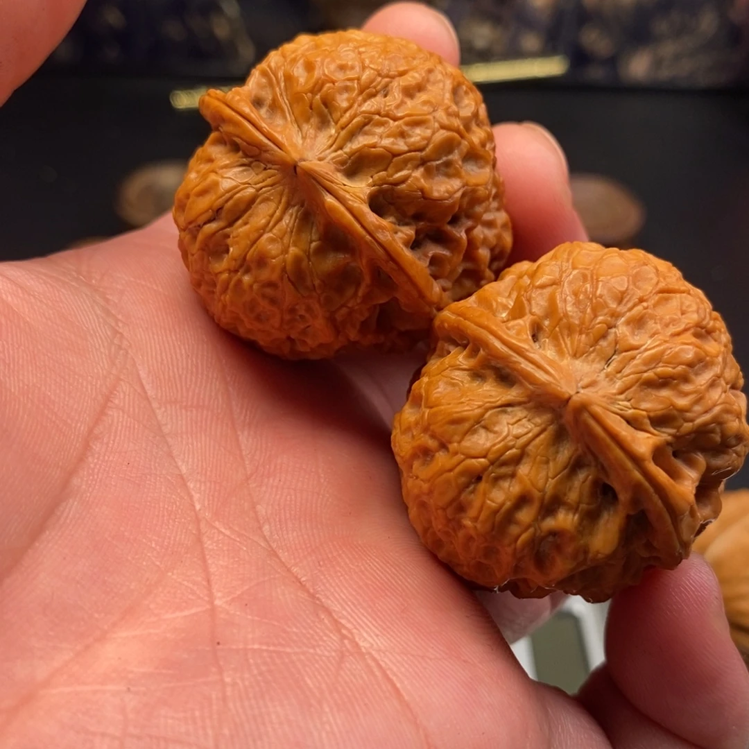 把件文玩核桃异形福利绣球
