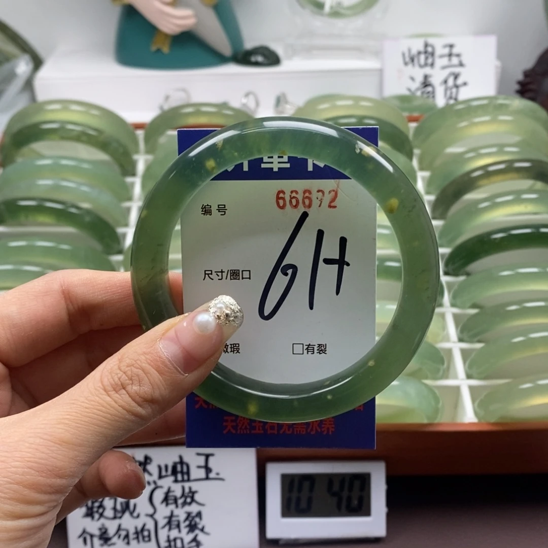 蛇纹石玉手镯未镶嵌