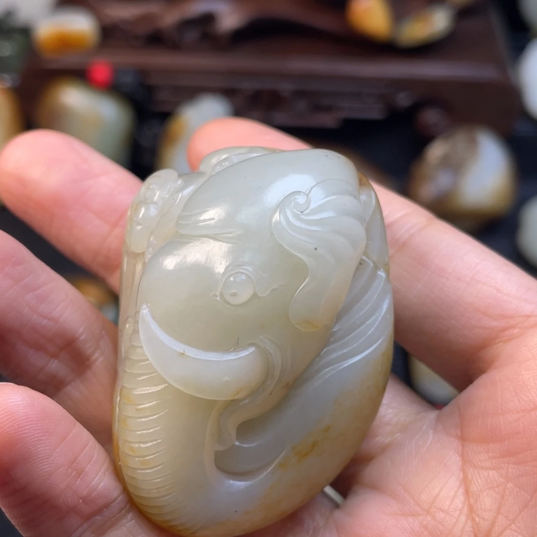 和田玉未镶嵌把件