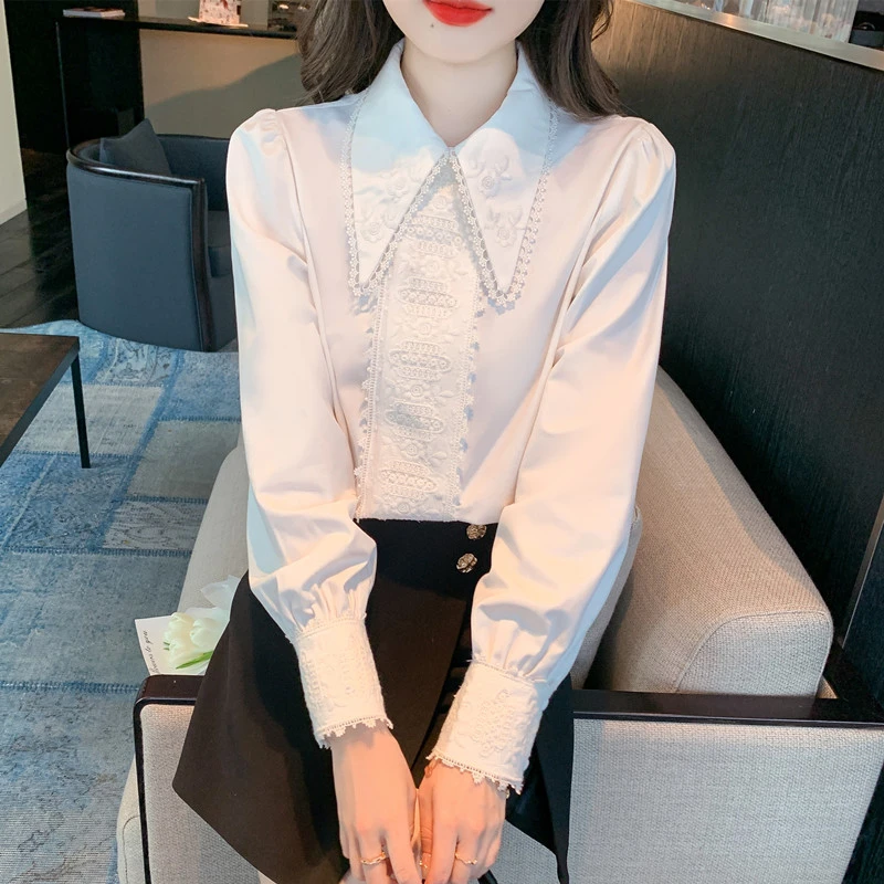 法式尖领刺绣衬衫女春秋装2025款设计感时尚气质蕾丝拼接长袖上衣