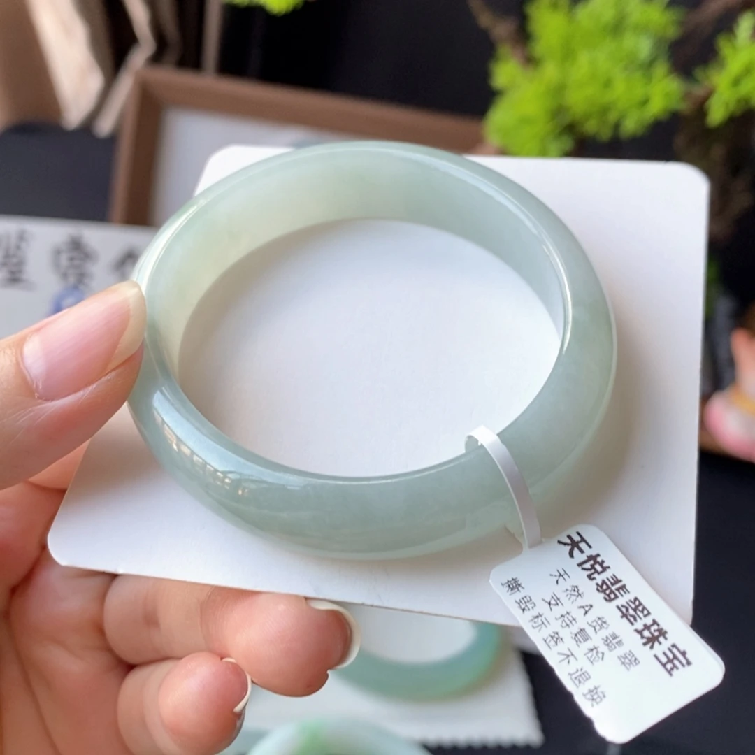 翡翠未镶嵌手镯飘绿贵妃56.7