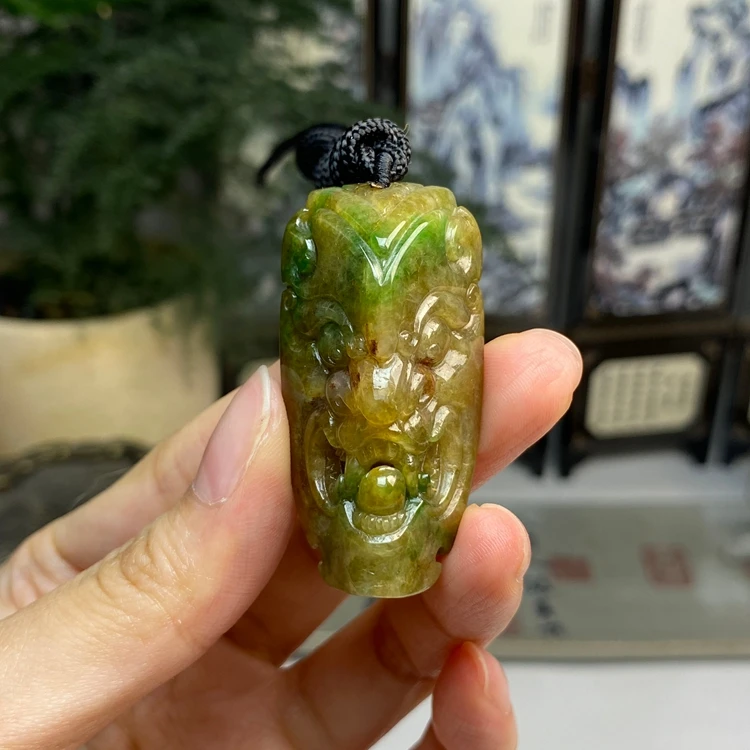 老料黄加绿满色复古瑞兽吊坠 天然翡翠A货