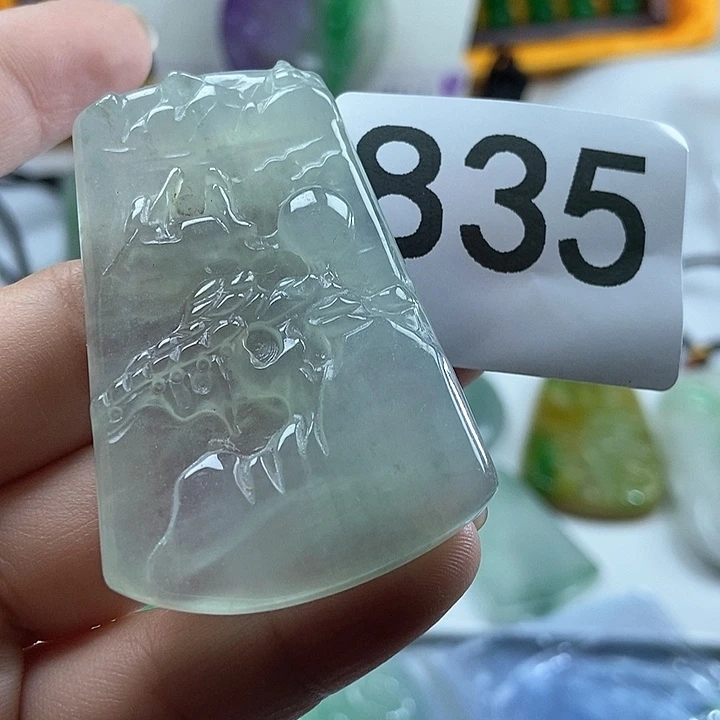 翡翠未镶嵌吊坠(赠链)
