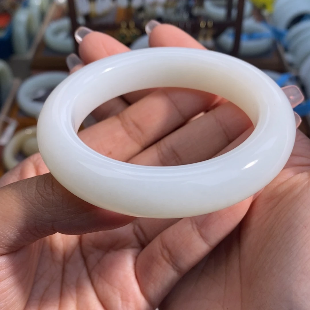 和田玉未镶嵌手镯