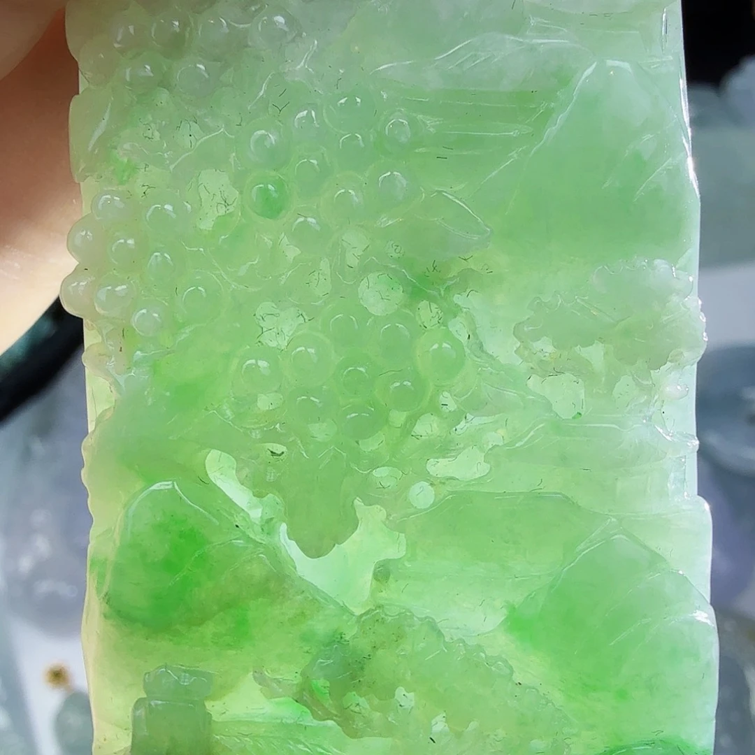 翡翠颈饰未镶嵌山水