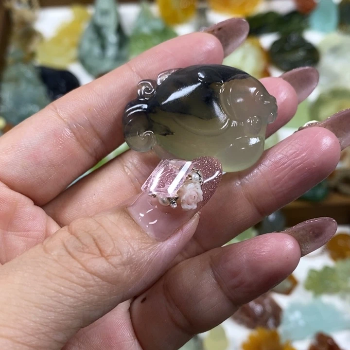 未镶嵌蛇纹石玉吊坠