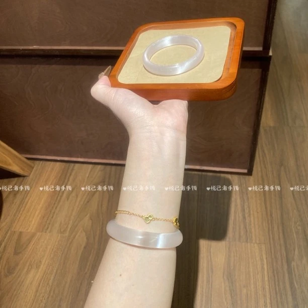 金店同款ins玉镯桃花粉显白新中式汉服手镯饰品气质小众礼物女士