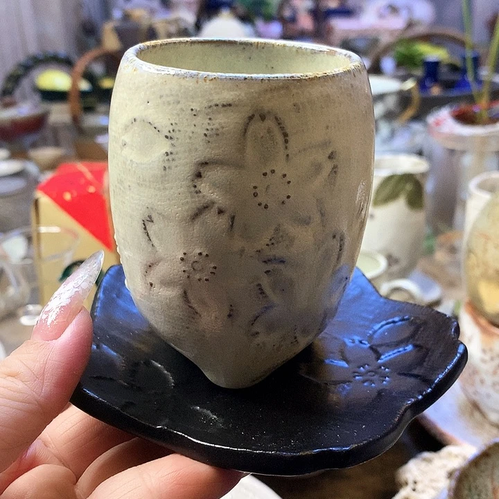 器物的色彩搭配起来很漂亮19