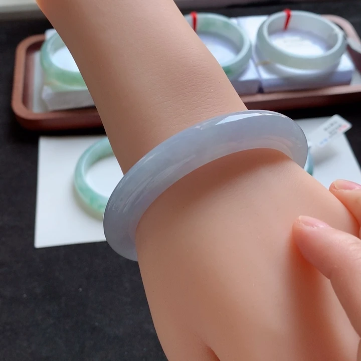 翡翠手镯未镶嵌手镯