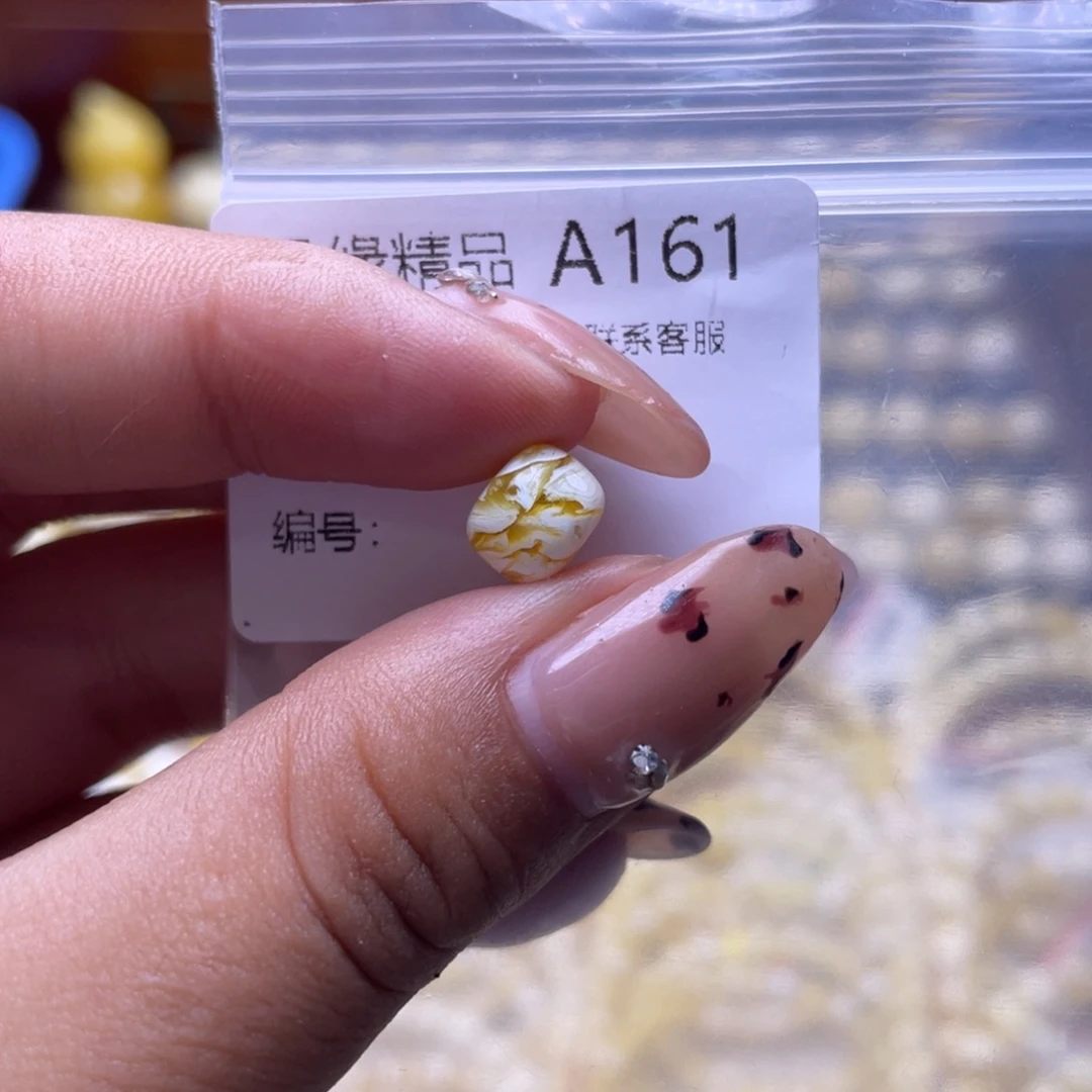 琥珀未镶嵌裸石琥珀