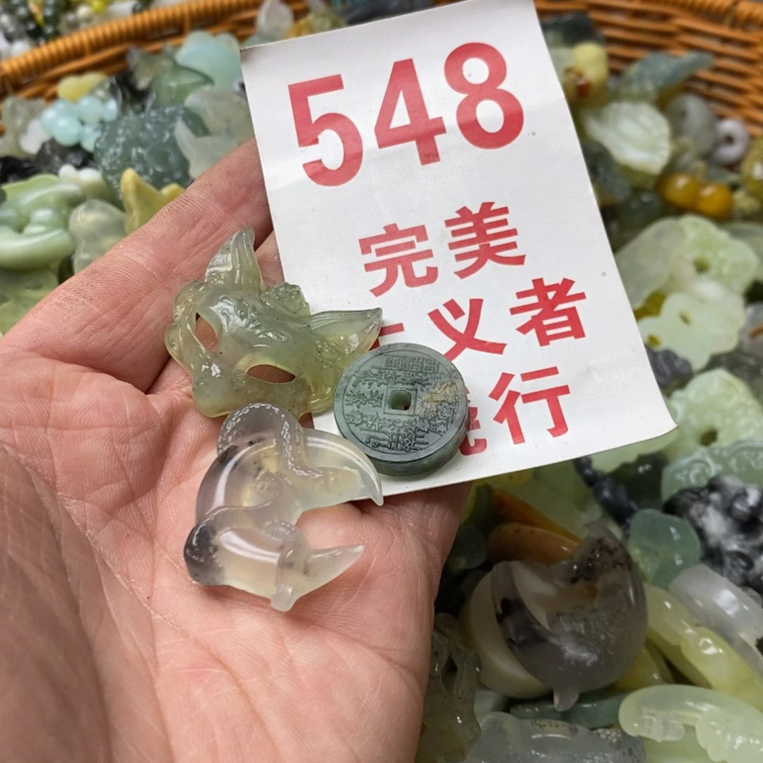 蛇纹石玉挂坠未镶嵌