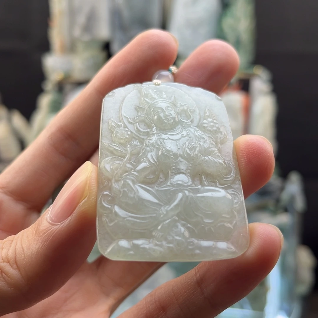 翡翠未镶嵌颈饰渡母