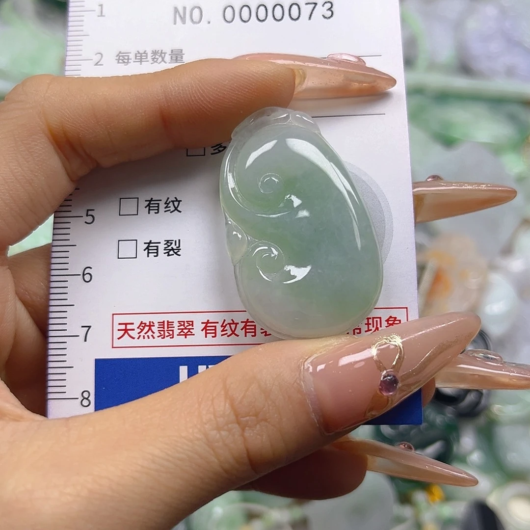 翡翠未镶嵌颈饰hhh