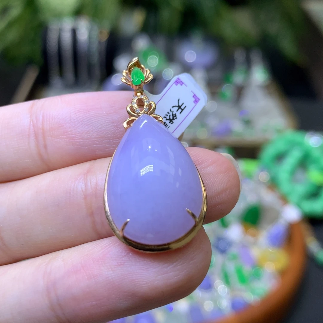 颈饰18K金镶嵌翡翠