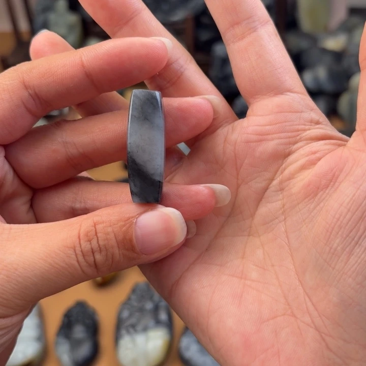 S***t和田玉未镶嵌颈饰