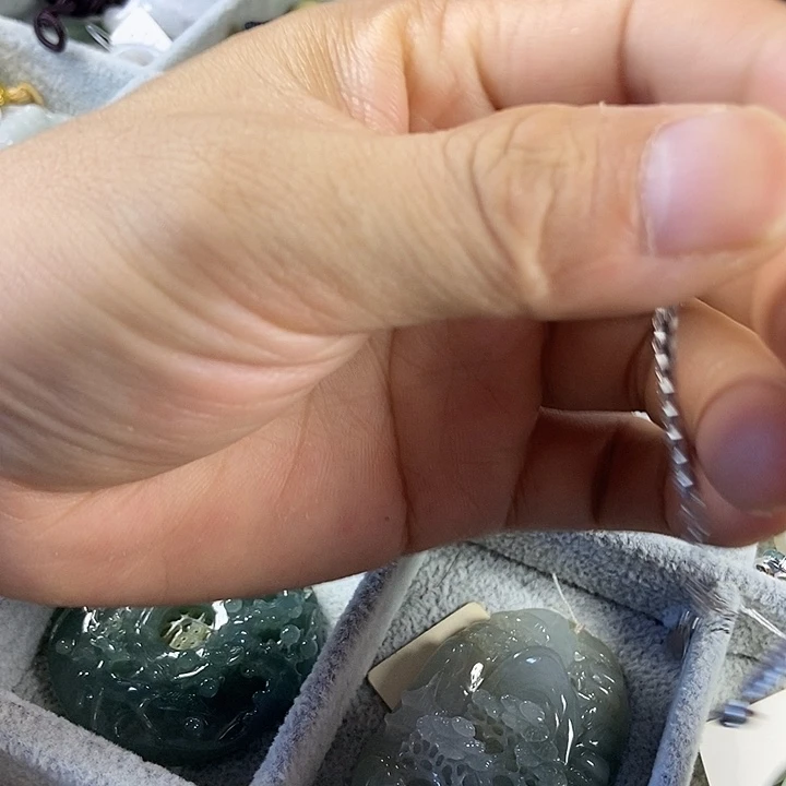 翡翠未镶嵌吊坠(赠链)