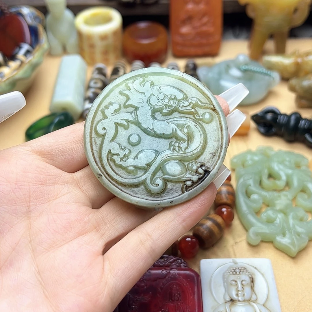 蛇纹石玉未镶嵌颈饰皮带