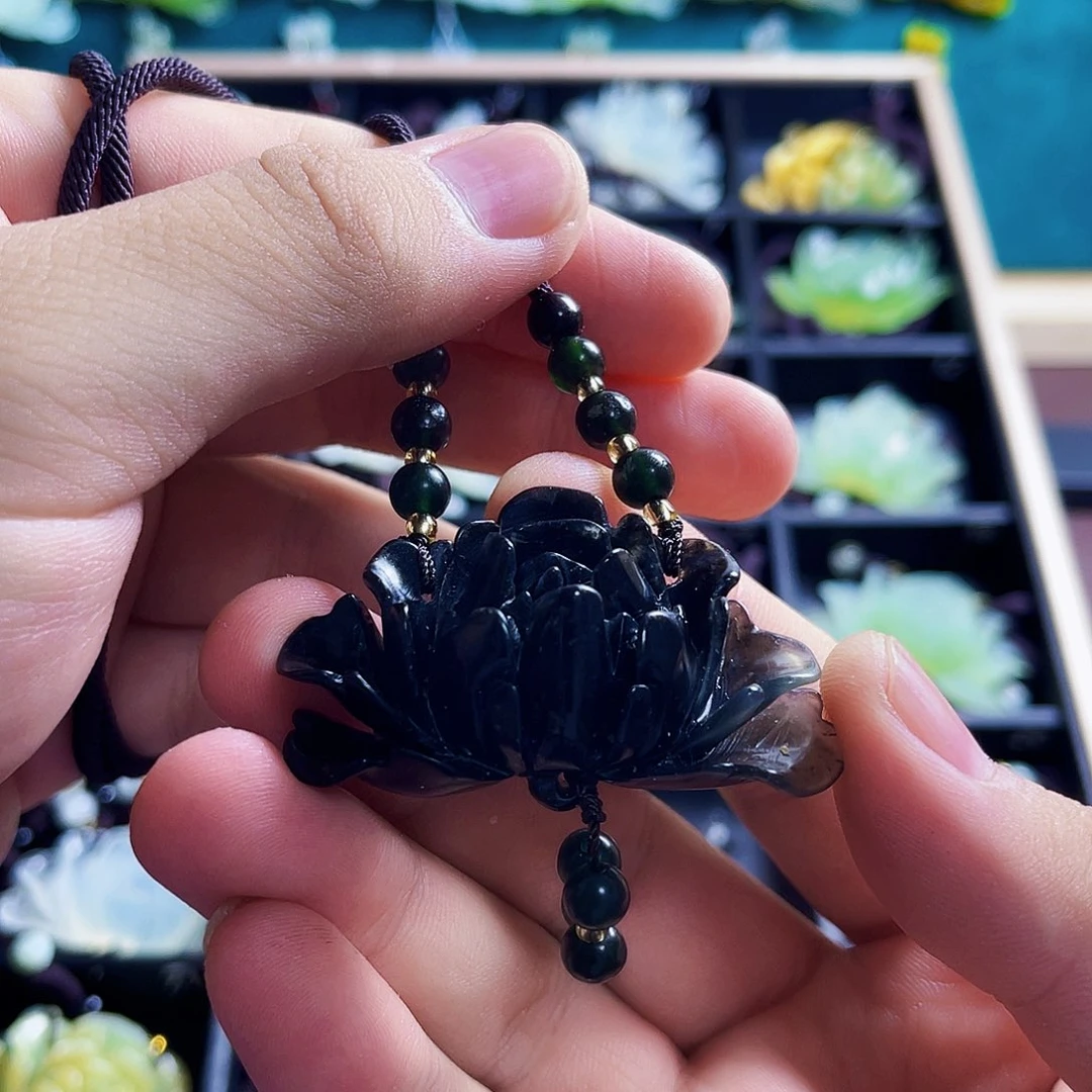 蛇纹石玉未镶嵌颈饰