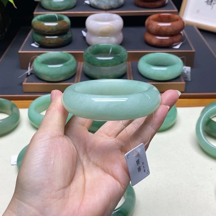 石英质玉合金佘太翠