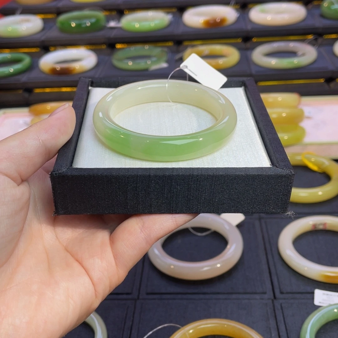 和田玉未镶嵌手镯翠青手镯52