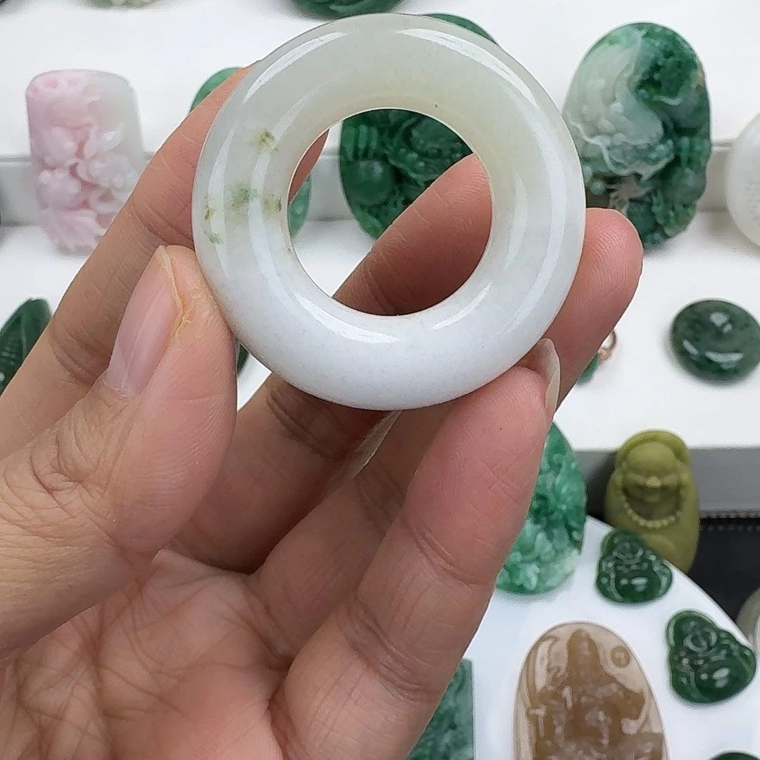 独山玉未镶嵌颈饰