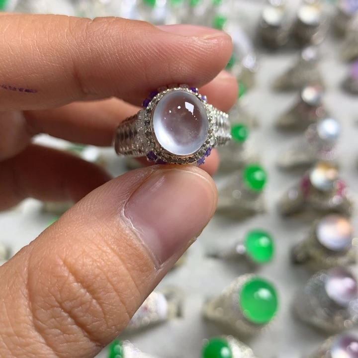 铃***当翡翠未镶嵌戒指铜托，卖裸石，需要二次镶嵌