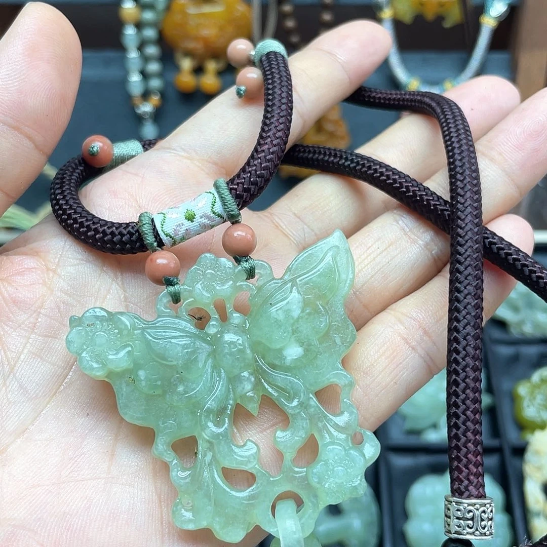 蛇纹石玉未镶嵌颈饰