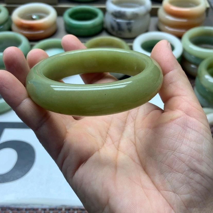 【闪购商品】石英质玉手镯未镶嵌佳*