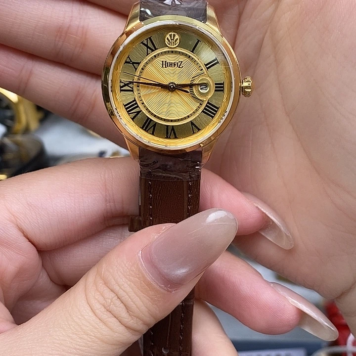 小牛皮锻造碳石英机芯女款黄金腕表30mm