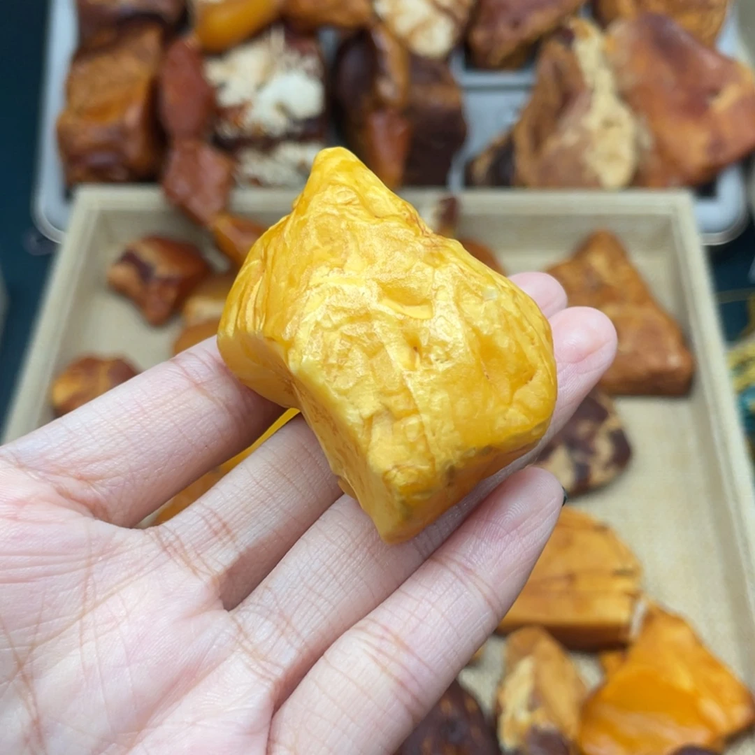 琥珀未镶嵌珠宝奇石