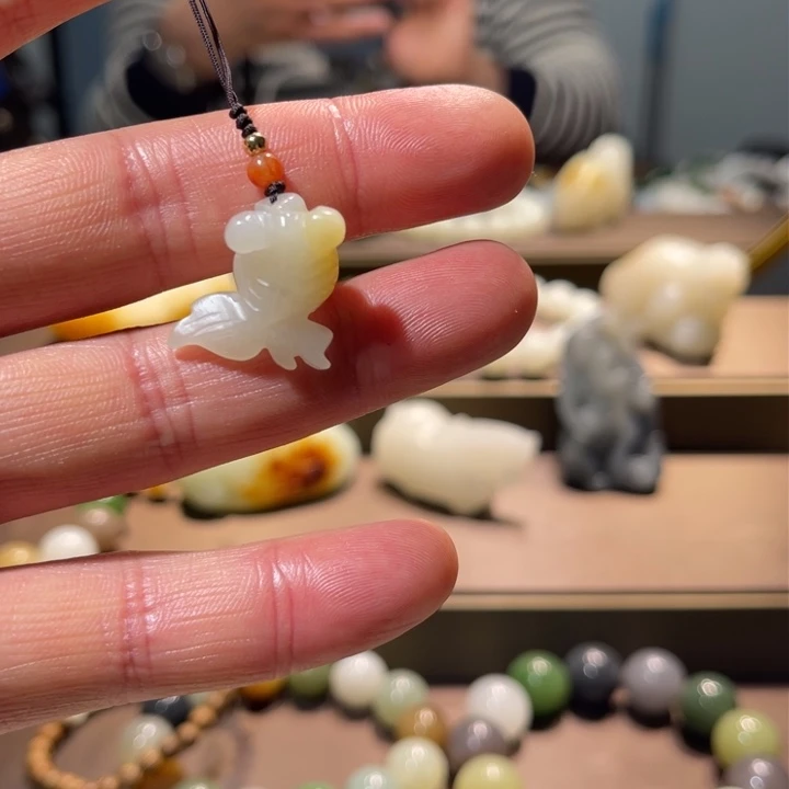 和田玉颈饰未镶嵌