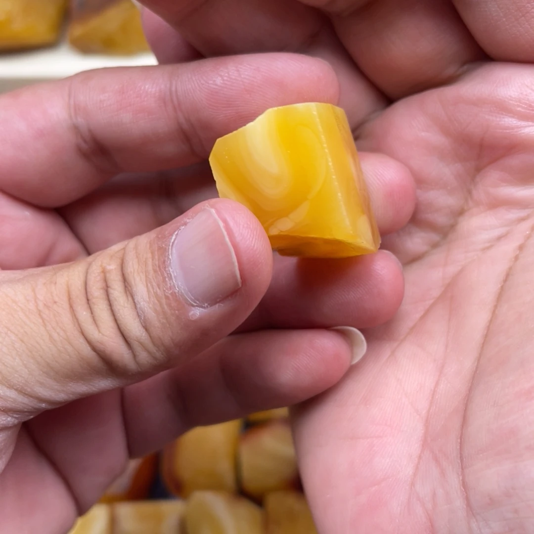 小***海定制蜜蜡未镶嵌原石