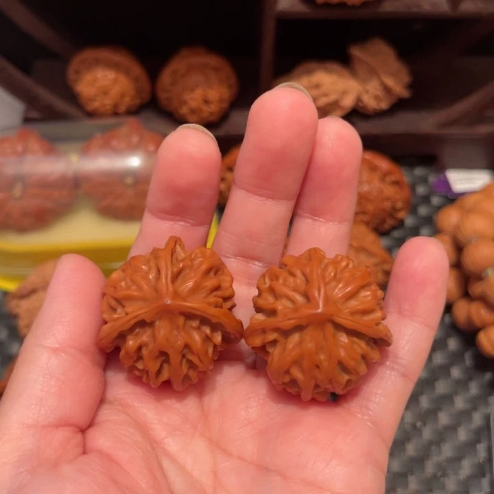 文玩核桃把件黄****司三棱