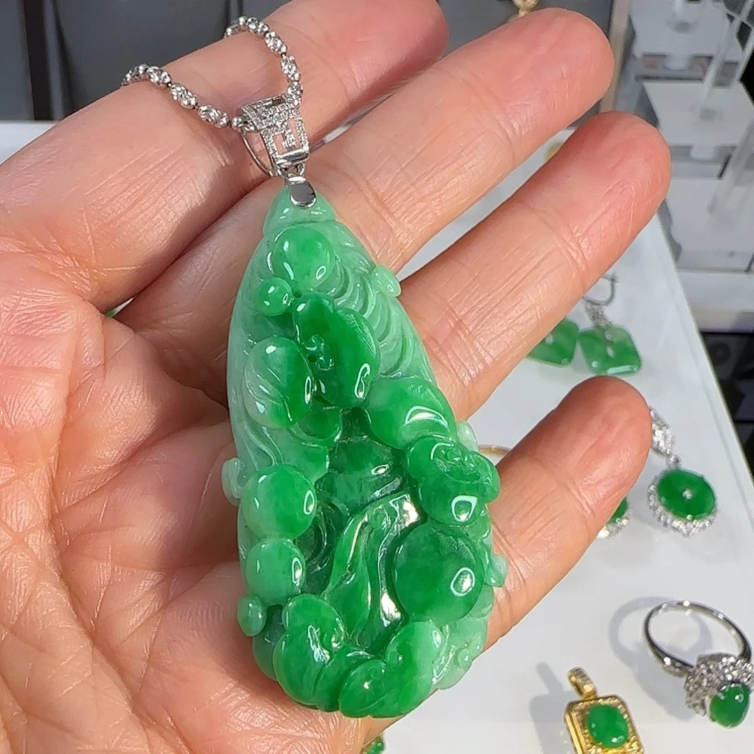 翡翠18K金镶嵌颈饰